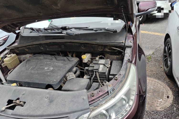 Used Baojun 560 2015 1.8L manual luxury version Engine Bay Left