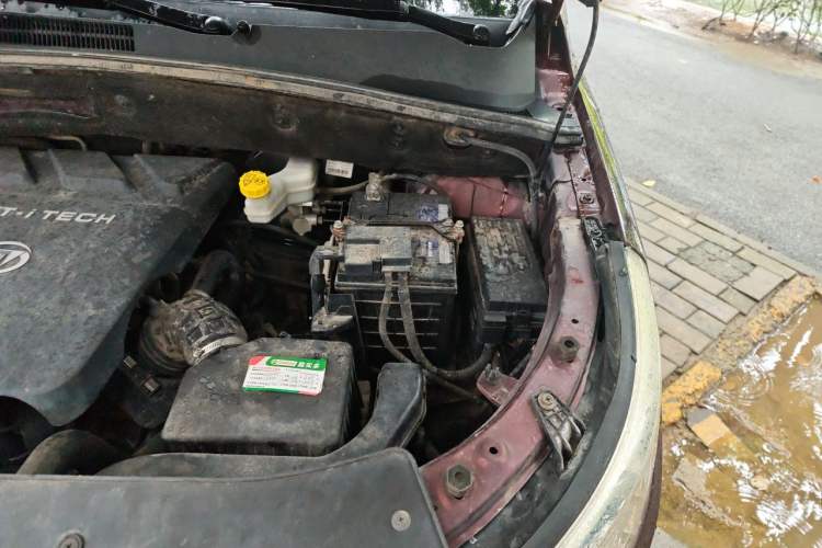 Used Baojun 560 2015 1.8L manual luxury version Engine Bay Left