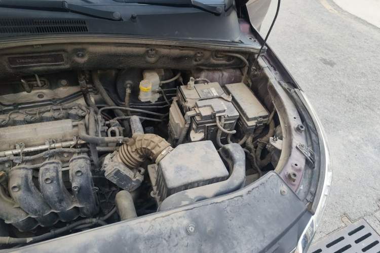 Used Baojun 560 2015 1.8L manual Comfort trim level Engine Bay Left