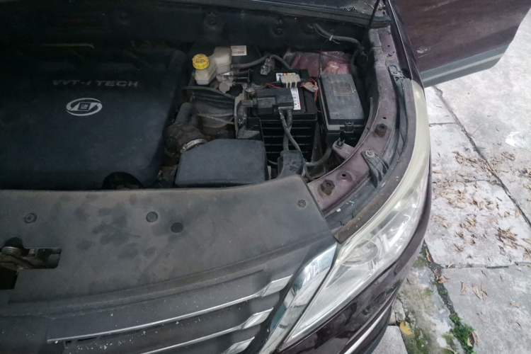 Used Baojun 560 2015 1.8L manual luxury version Engine Bay Left