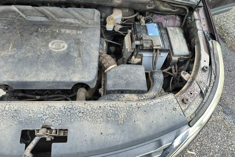 Used Baojun 560 2015 1.8L manual luxury version Engine Bay Left