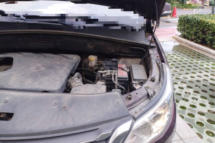 Used Baojun 560 2015 1.8L manual luxury version Engine Bay Left