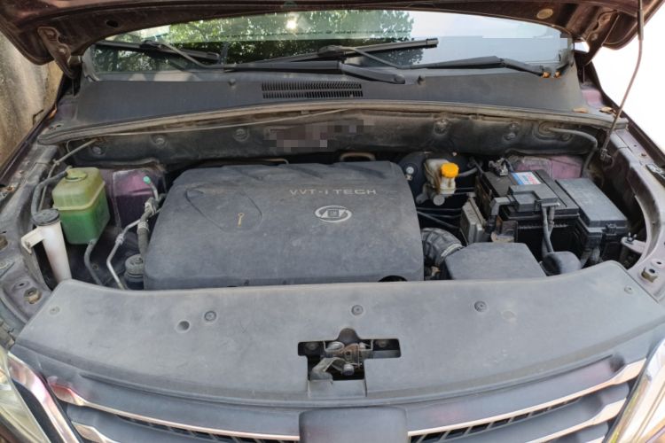 Used Baojun 560 2015 1.8L manual luxury version Engine Bay