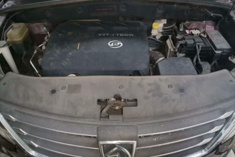 Used Baojun 560 2015 1.8L manual luxury version Engine Bay