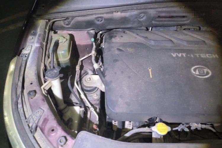 Used Baojun 560 2015 1.8L manual luxury version Engine Bay Right