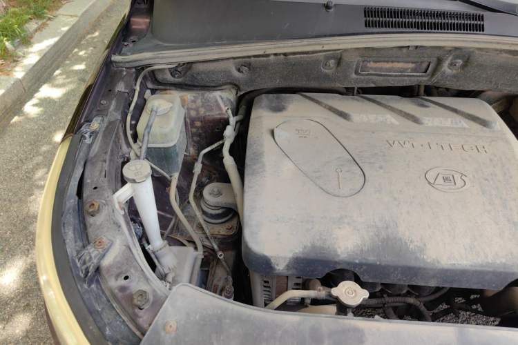 Used Baojun 560 2015 1.8L Manual Elite Edition Engine Bay Right