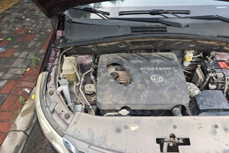 Used Baojun 560 2015 1.8L manual luxury version Engine Bay Right
