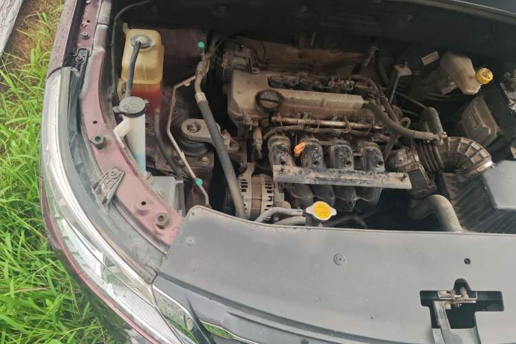 Used Baojun 560 2015 1.8L manual luxury version Engine Bay Right