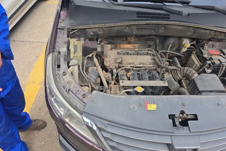 Used Baojun 560 2015 1.8L manual luxury version Engine Bay Right