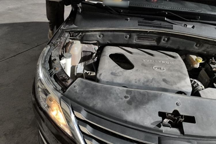 Used Baojun 560 2015 1.8L manual luxury version Engine Bay Right