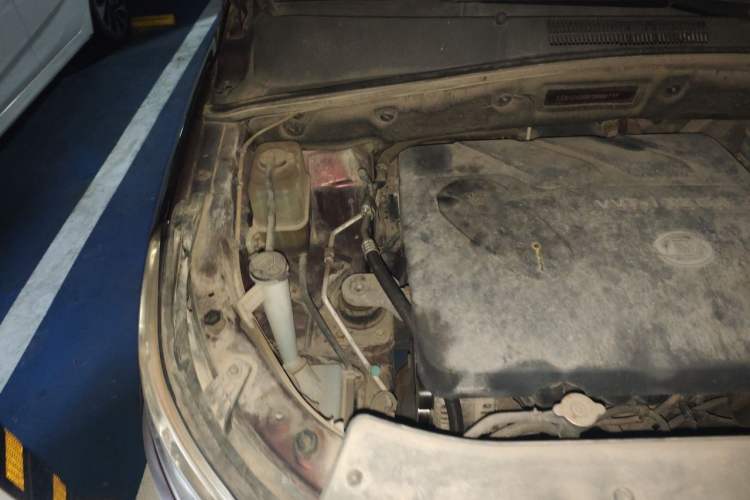 Used Baojun 560 2015 1.8L manual luxury version Engine Bay Right