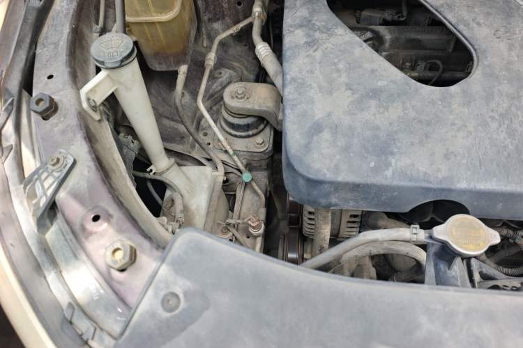 Used Baojun 560 2015 1.8L manual luxury version Engine Bay Right