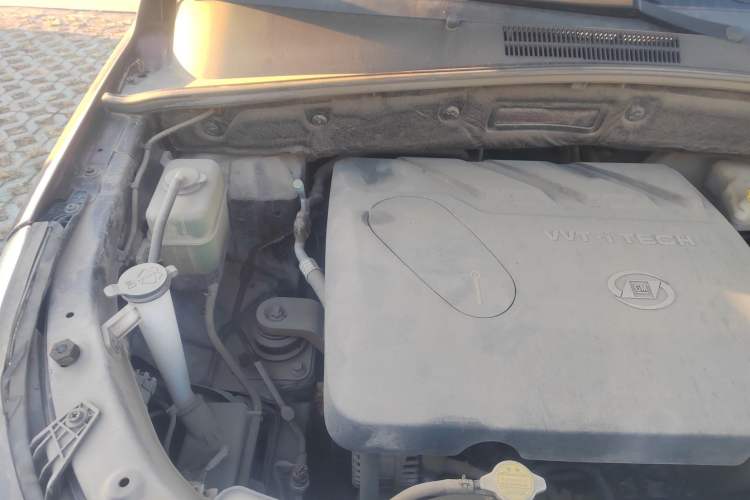 Used Baojun 560 2015 1.8L manual luxury version Engine Bay Right