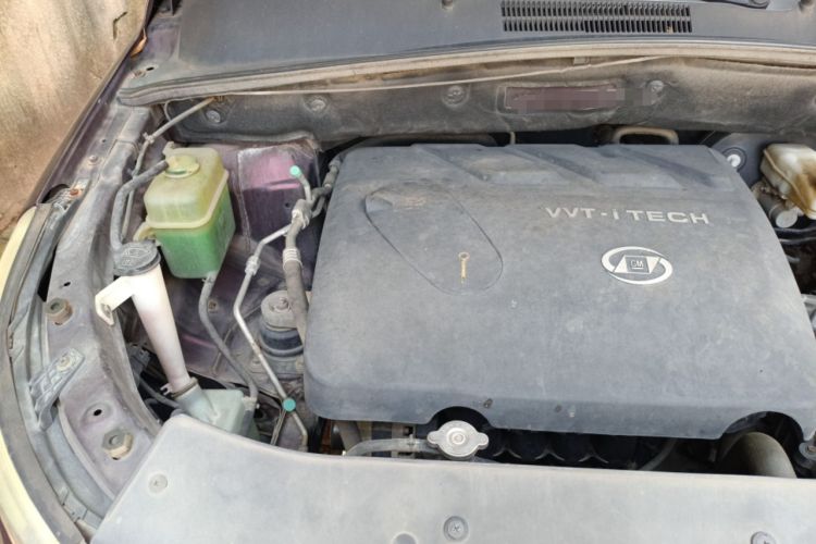 Used Baojun 560 2015 1.8L manual luxury version Engine Bay Right