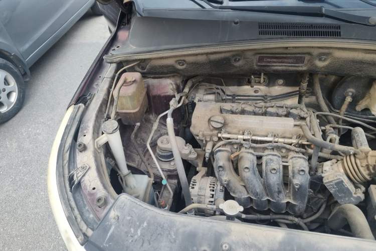 Used Baojun 560 2015 1.8L manual Comfort trim level Engine Bay Right