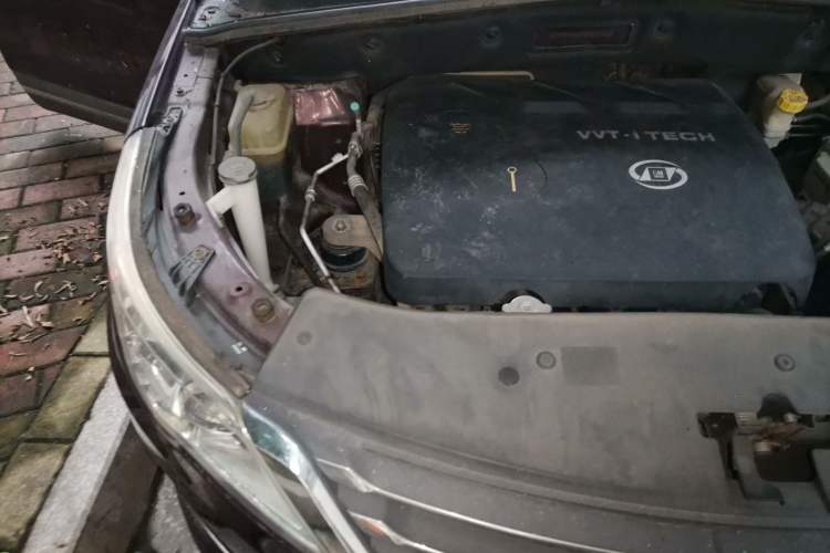 Used Baojun 560 2015 1.8L manual luxury version Engine Bay Right