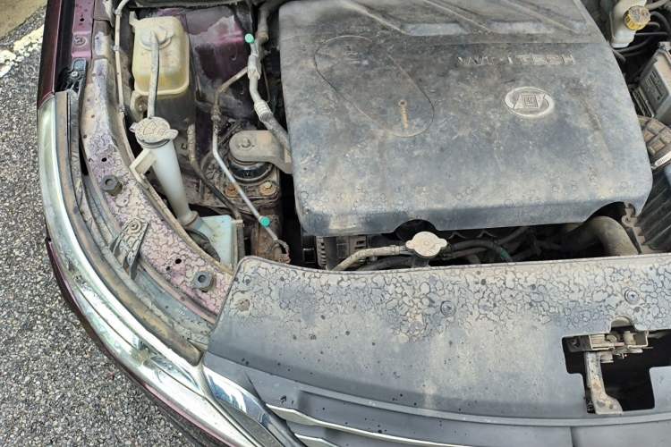 Used Baojun 560 2015 1.8L manual luxury version Engine Bay Right
