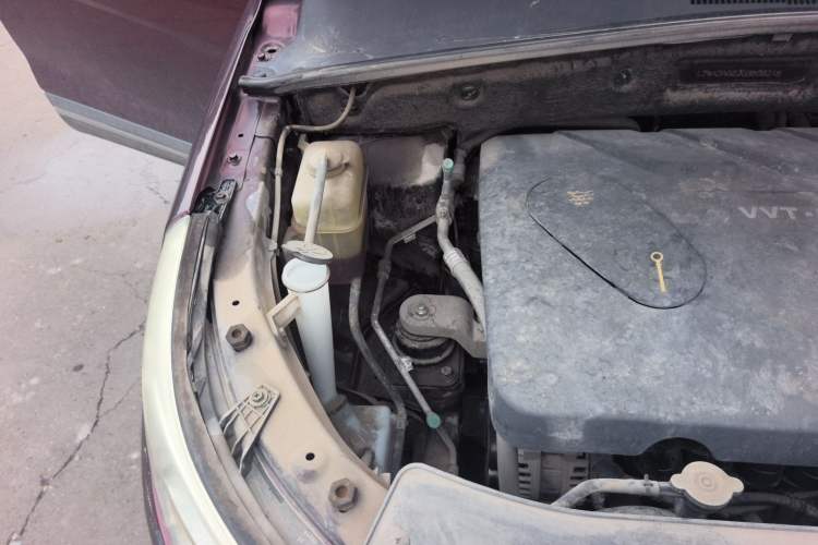 Used Baojun 560 2015 1.8L manual luxury version Engine Bay Right