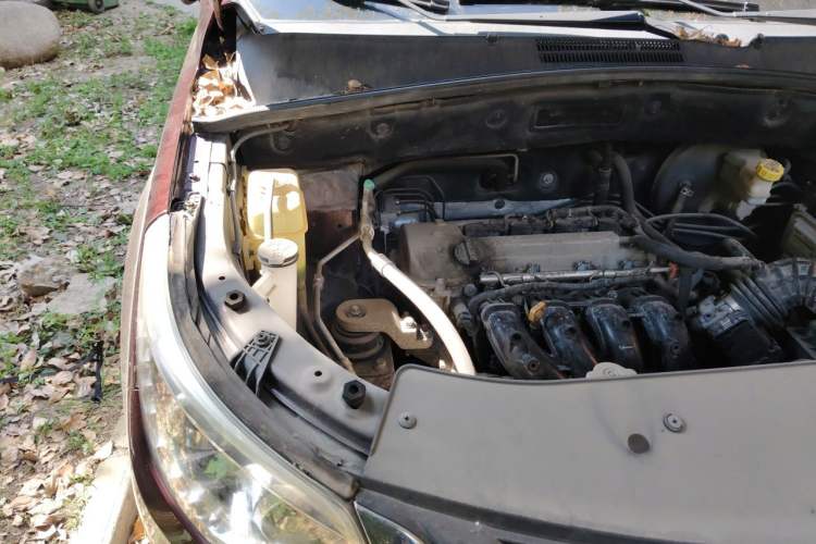 Used Baojun 560 2015 1.8L manual Comfort trim level Engine Bay Right