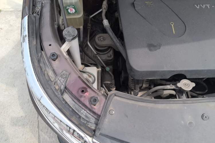 Used Baojun 560 2015 1.8L manual luxury version Engine Bay Right