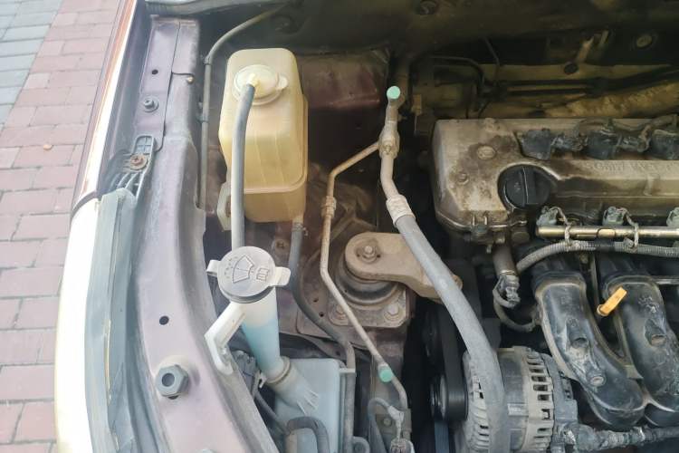 Used Baojun 560 2015 1.8L manual Comfort trim level Engine Bay Right