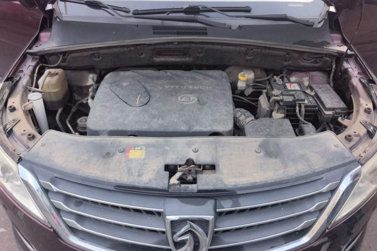 Used Baojun 560 2015 1.8L manual luxury version Engine Bay