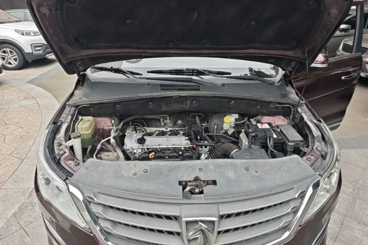 Used Baojun 560 2015 1.8L manual luxury version Engine Bay