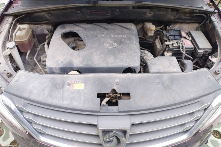 Used Baojun 560 2015 1.8L manual luxury version Engine Bay