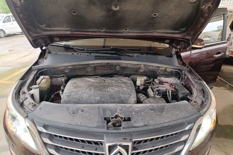 Used Baojun 560 2015 1.8L manual luxury version Engine Bay