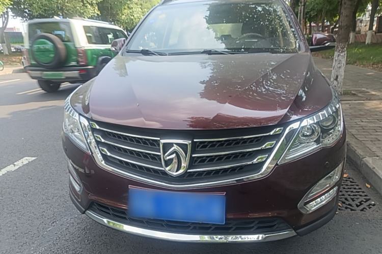 Used Baojun 560 2015 1.8L manual luxury version Front