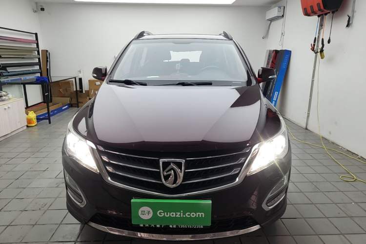 Used Baojun 560 2015 1.8L manual luxury version Front