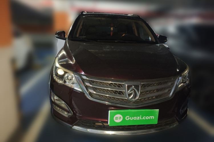 Used Baojun 560 2015 1.8L manual luxury version Front