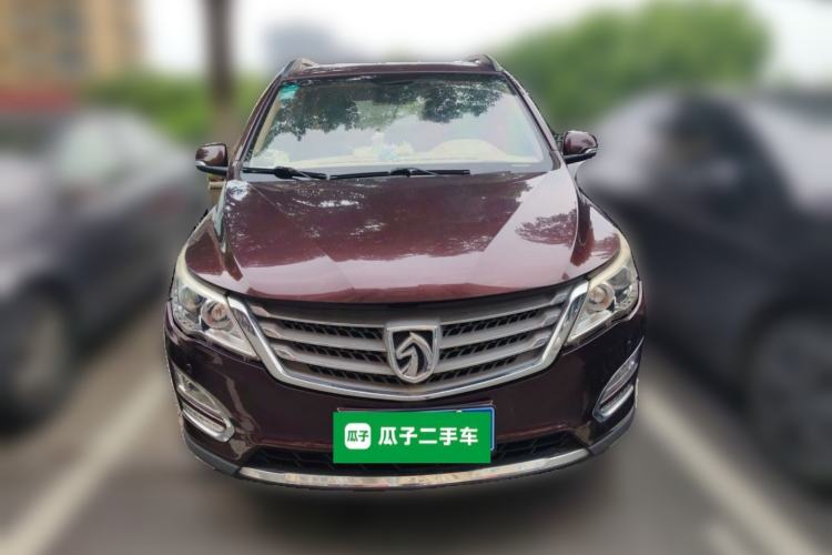 Used Baojun 560 2015 1.8L manual luxury version Front
