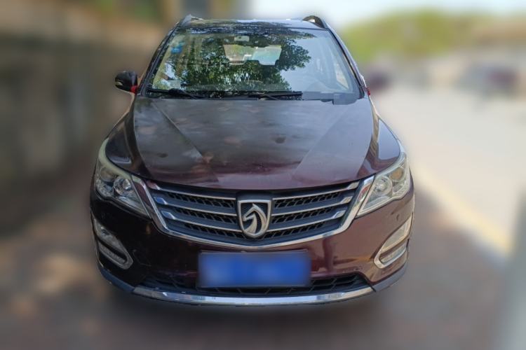Used Baojun 560 2015 1.8L manual luxury version Front