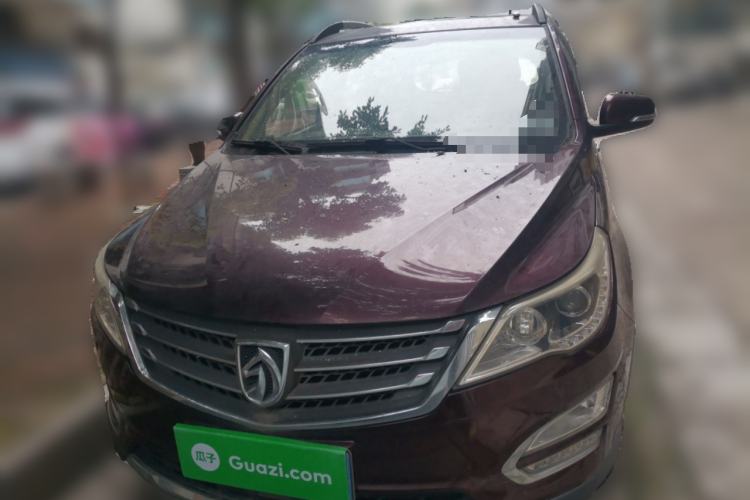 Used Baojun 560 2015 1.8L manual luxury version Front