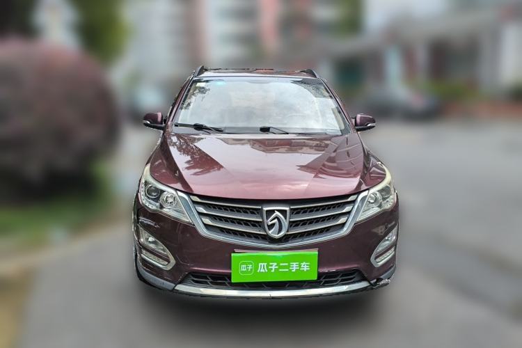 Used Baojun 560 2015 1.8L manual luxury version Front