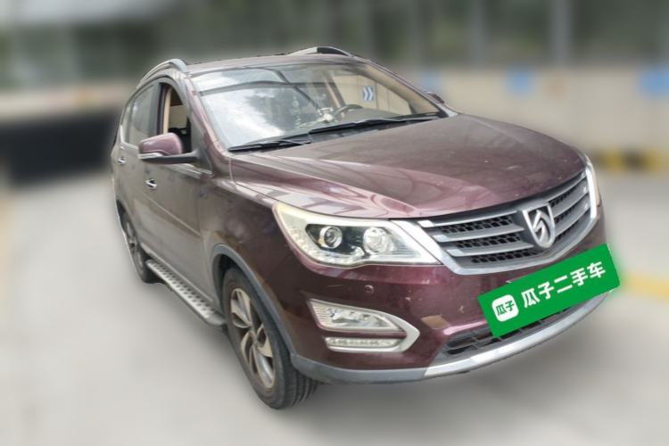 Used Baojun 560 2015 1.8L manual luxury version Front Right 45 Deg