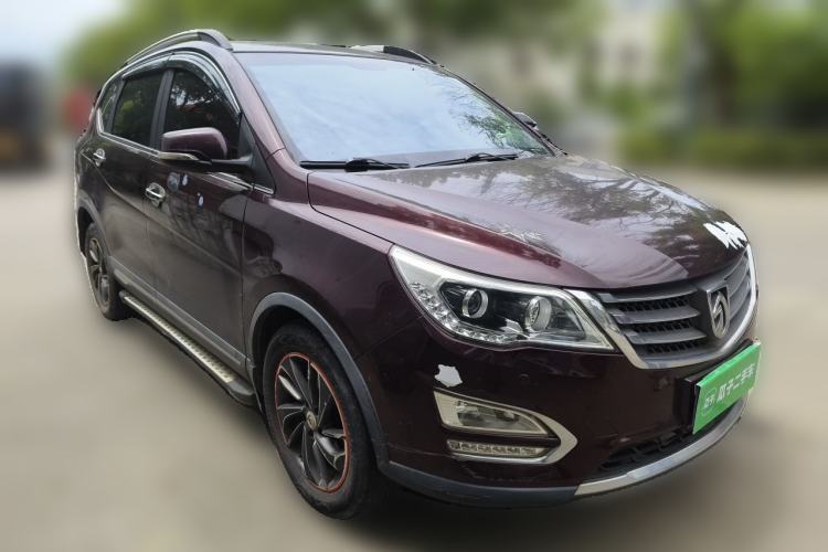 Used Baojun 560 2015 1.8L manual luxury version Front Right 45 Deg