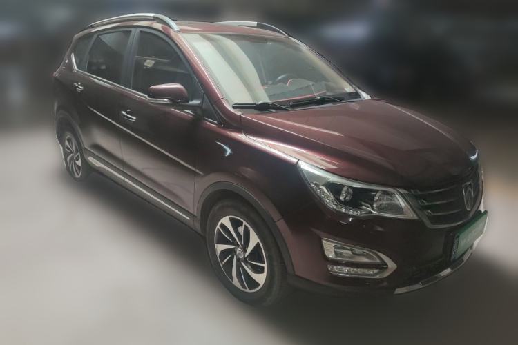 Used Baojun 560 2015 1.8L manual luxury version Front Right 45 Deg