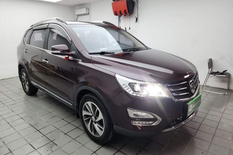 Used Baojun 560 2015 1.8L manual luxury version Front Right 45 Deg