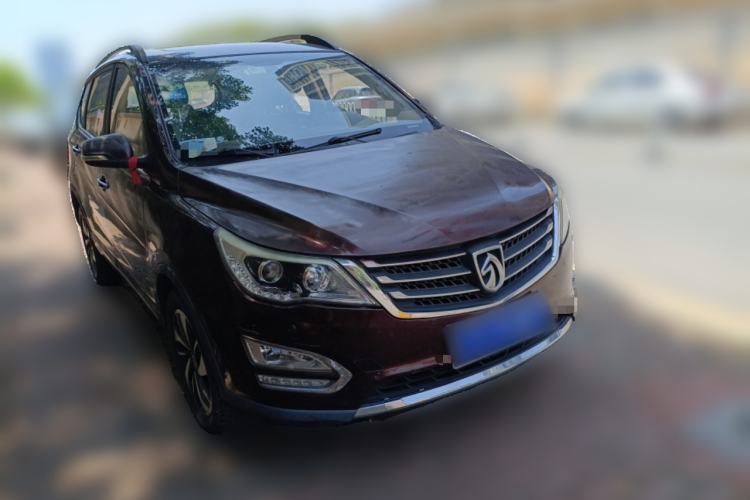 Used Baojun 560 2015 1.8L manual luxury version Front Right 45 Deg