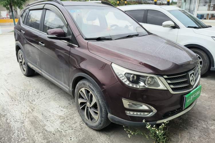 Used Baojun 560 2015 1.8L manual luxury version Front Right 45 Deg