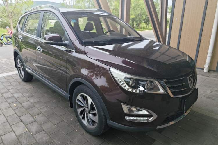 Used Baojun 560 2015 1.8L manual luxury version Front Right 45 Deg