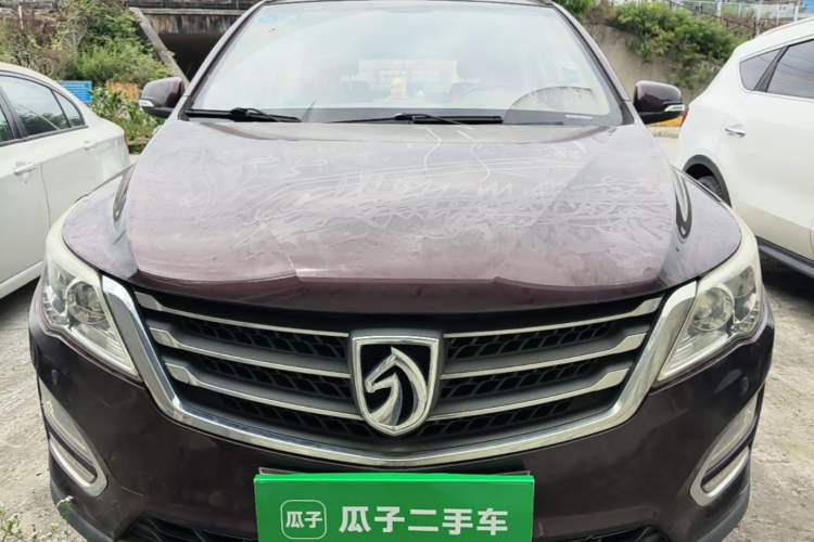 Used Baojun 560 2015 1.8L manual luxury version Front