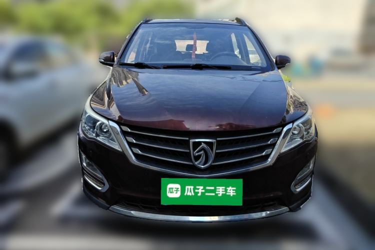 Used Baojun 560 2015 1.8L manual luxury version Front
