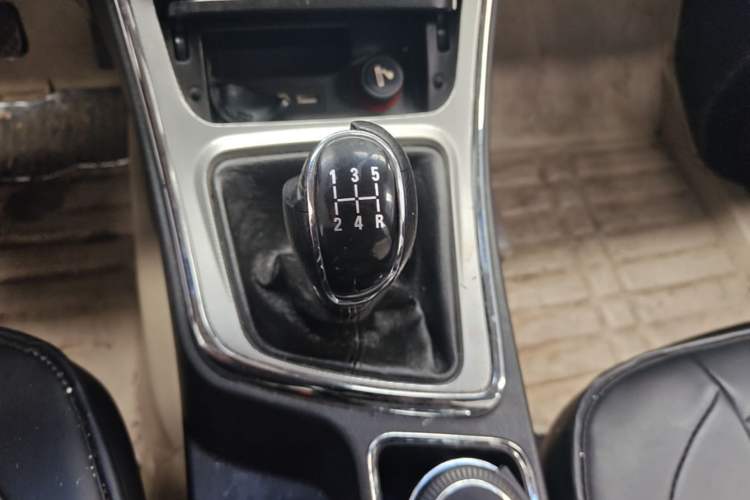 Used Baojun 560 2015 1.8L Manual Elite Edition Gear Lever