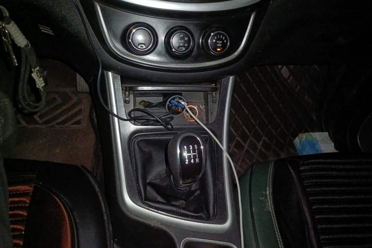 Used Baojun 560 2015 1.8L manual Comfort trim level Gear Lever