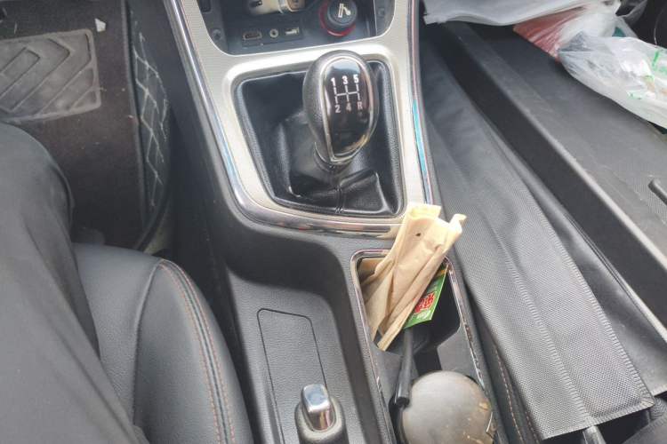 Used Baojun 560 2015 1.8L Manual Elite Edition Gear Lever