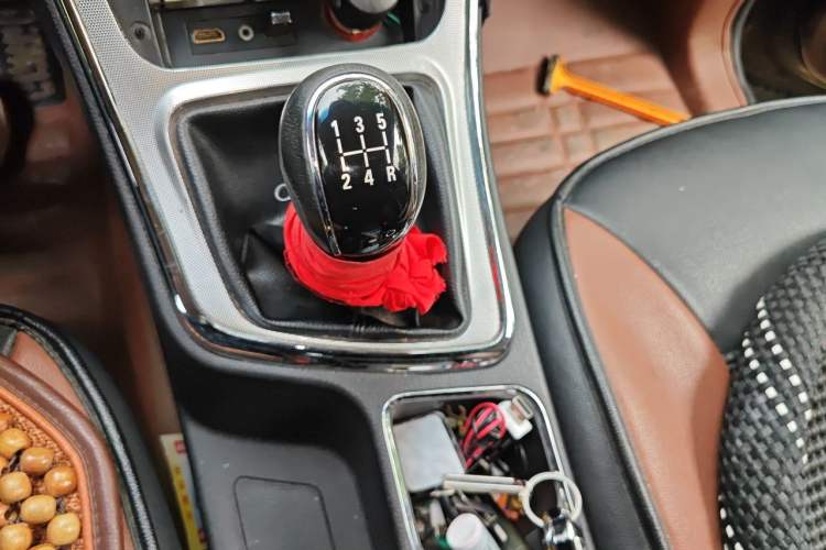 Used Baojun 560 2015 1.8L manual luxury version Gear Lever