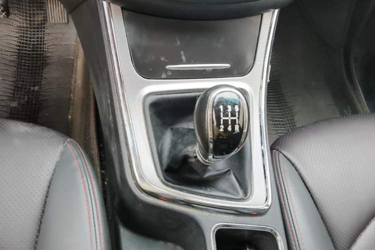 Used Baojun 560 2015 1.8L manual luxury version Gear Lever